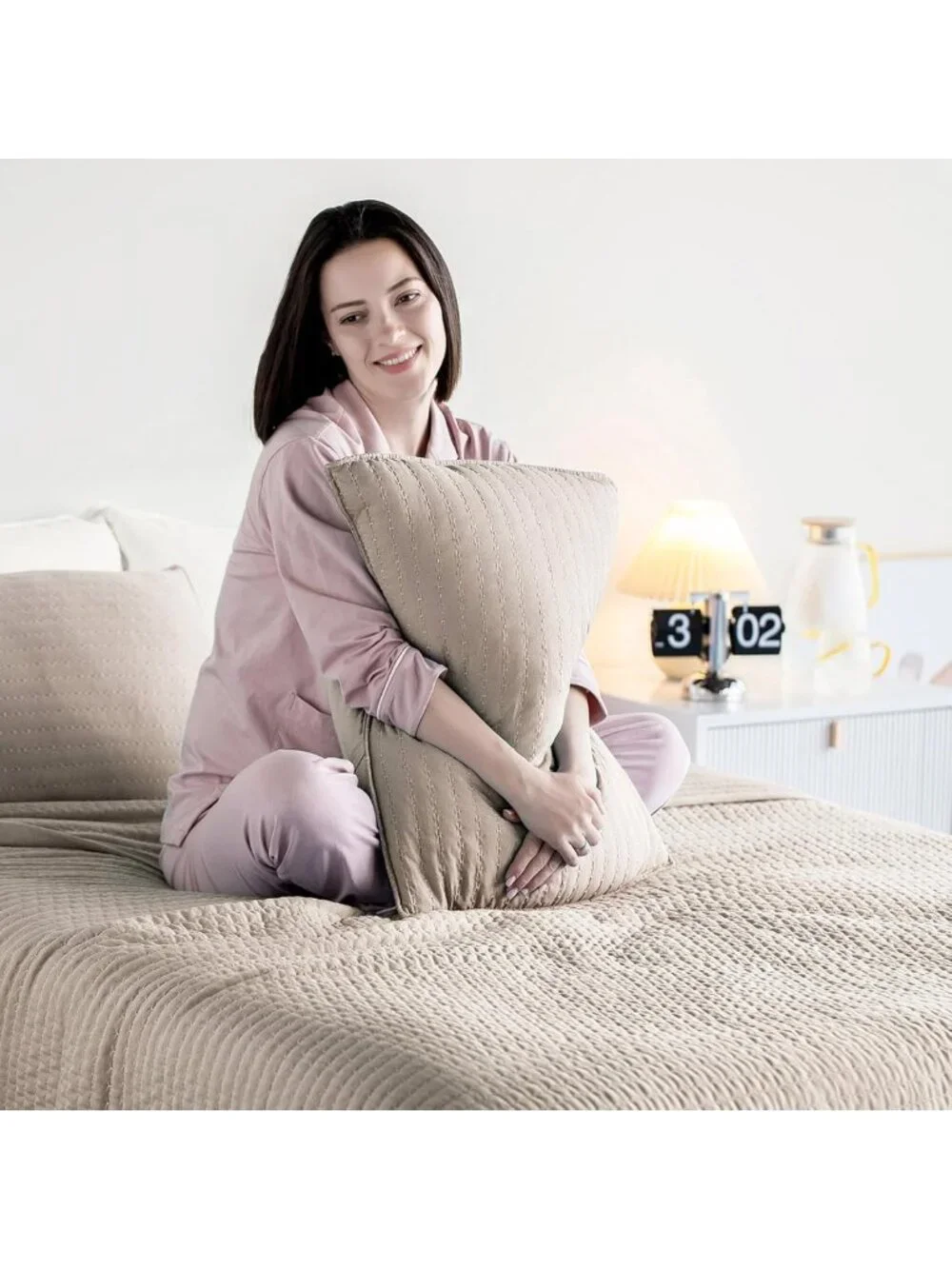 Soft Lightweight Oversized Queen Quilt Set 102x106, Cozy 3-Layer Bedding